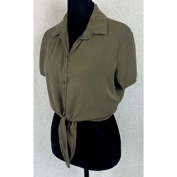 AMERICAN APPAREL • Army Green Tie Front Button-Up Cropped Top - Picture 2 of 16
